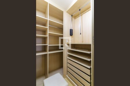 Casa para alugar com 250m², 3 quartos e 3 vagasCloset da suíte