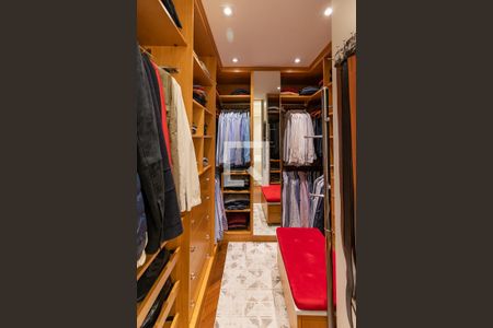 Apartamento à venda com 257m², 2 quartos e 3 vagas Apartamento à venda com 257m², 2 quartos e 3 vagasSuíte 2 - Closet 1