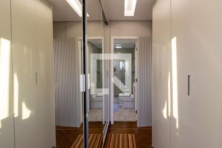 Apartamento à venda com 257m², 2 quartos e 3 vagas Apartamento à venda com 257m², 2 quartos e 3 vagasSuíte 2 - Closet 2