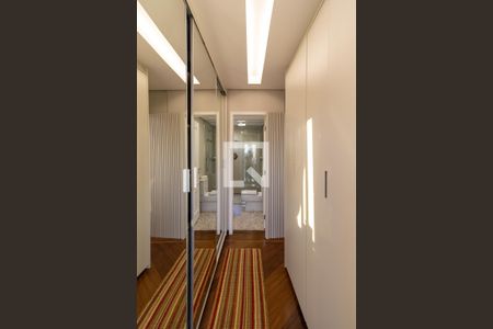 Apartamento à venda com 257m², 2 quartos e 3 vagas Apartamento à venda com 257m², 2 quartos e 3 vagasSuíte 2 - Closet 2