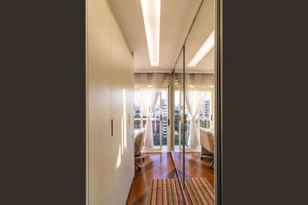 Apartamento à venda com 257m², 2 quartos e 3 vagas Apartamento à venda com 257m², 2 quartos e 3 vagasSuíte 2 - Closet 2