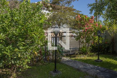 Casa de condomínio à venda com 340m², 3 quartos e 3 vagas Casa de condomínio à venda com 340m², 3 quartos e 3 vagasQuintal