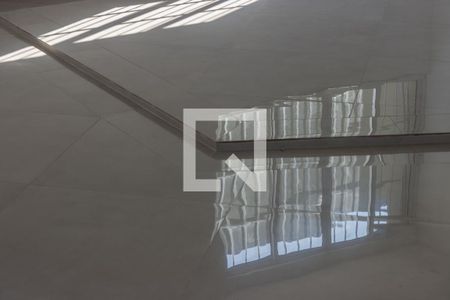 Sala de casa de condomínio à venda com 3 quartos, 340m² em Itaipu, Niterói