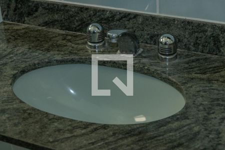 Casa de condomínio à venda com 340m², 3 quartos e 3 vagas Casa de condomínio à venda com 340m², 3 quartos e 3 vagasBanheiro da Suíte