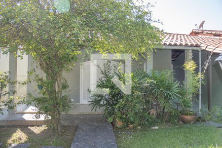 Quintal de casa de condomínio à venda com 3 quartos, 340m² em Itaipu, Niterói