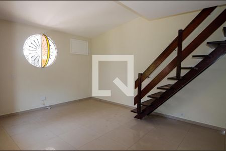 Sala de casa de condomínio à venda com 3 quartos, 87m² em Recreio dos Bandeirantes, Rio de Janeiro