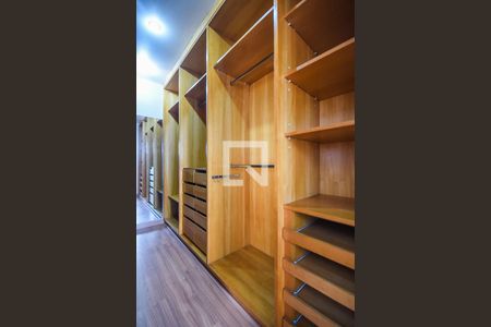 Apartamento à venda com 185m², 3 quartos e 3 vagasArmário da suíte 3