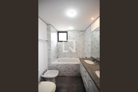 Apartamento à venda com 185m², 3 quartos e 3 vagasBanheiro suíte 3