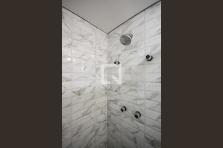 Apartamento à venda com 185m², 3 quartos e 3 vagasChuveiro do banheiro da suíte 1 