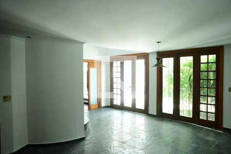 Casa de condomínio para alugar com 600m², 3 quartos e 4 vagasSala