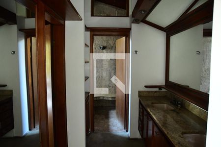 Casa de condomínio para alugar com 600m², 3 quartos e 4 vagasC