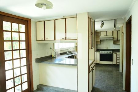 Casa de condomínio para alugar com 600m², 3 quartos e 4 vagasCozinha 