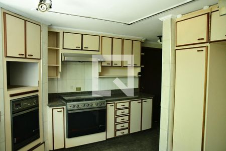 Casa de condomínio para alugar com 600m², 3 quartos e 4 vagasCozinha 