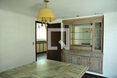 Casa de condomínio para alugar com 600m², 3 quartos e 4 vagasSala