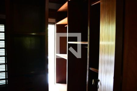 Casa de condomínio para alugar com 600m², 3 quartos e 4 vagasCloset