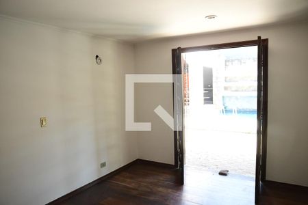 Casa de condomínio para alugar com 600m², 3 quartos e 4 vagasQuarto