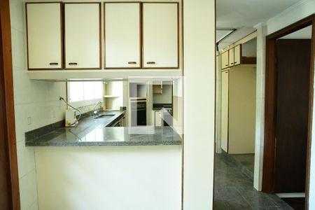 Casa de condomínio para alugar com 600m², 3 quartos e 4 vagasCozinha 