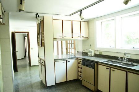 Casa de condomínio para alugar com 600m², 3 quartos e 4 vagasCozinha 