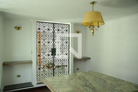 Casa de condomínio para alugar com 600m², 3 quartos e 4 vagasSala