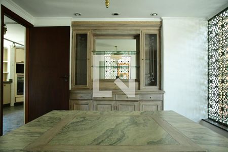 Casa de condomínio para alugar com 600m², 3 quartos e 4 vagasSala