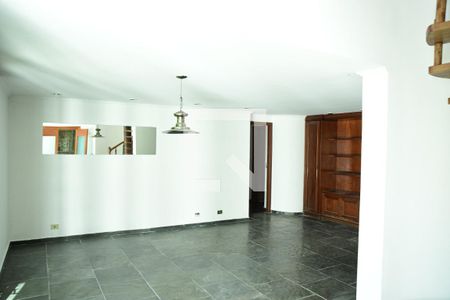 Casa de condomínio para alugar com 600m², 3 quartos e 4 vagasSala