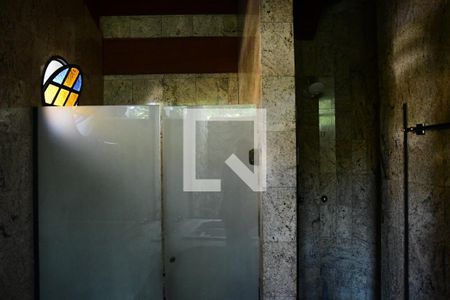 Casa de condomínio para alugar com 600m², 3 quartos e 4 vagasBanheiro