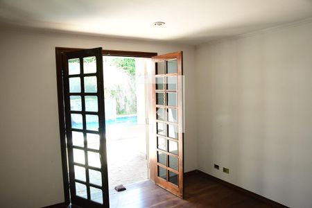 Casa de condomínio para alugar com 600m², 3 quartos e 4 vagasQuarto