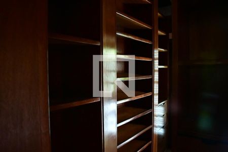 Casa de condomínio para alugar com 600m², 3 quartos e 4 vagasCloset