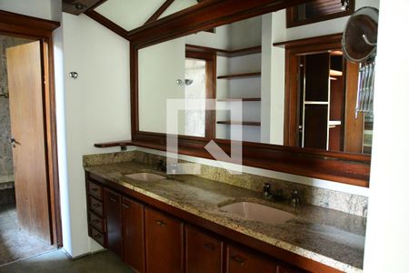 Casa de condomínio para alugar com 600m², 3 quartos e 4 vagasQuarto