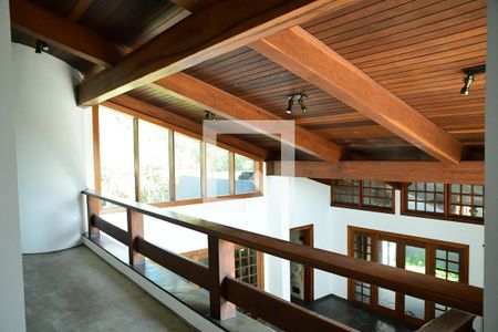 Casa de condomínio para alugar com 600m², 3 quartos e 4 vagasCorredor