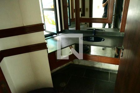 Casa de condomínio para alugar com 600m², 3 quartos e 4 vagasLavabo