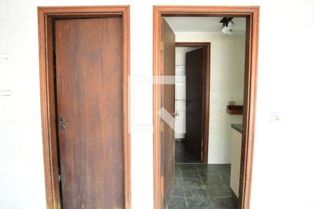 Casa de condomínio para alugar com 600m², 3 quartos e 4 vagasÁrea de Serviço