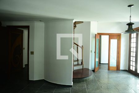 Casa de condomínio para alugar com 600m², 3 quartos e 4 vagasSala