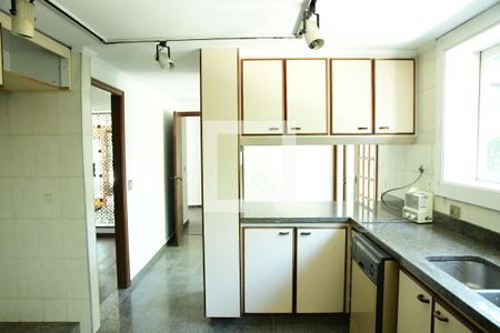 Casa de condomínio para alugar com 600m², 3 quartos e 4 vagasCozinha 