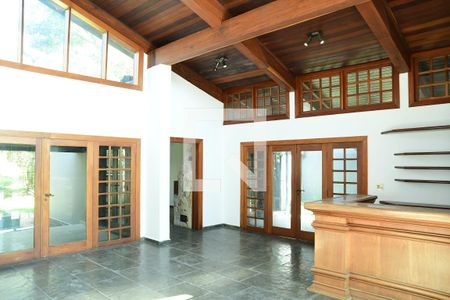 Sala de casa de condomínio para alugar com 3 quartos, 600m² em Jardim Passargada I, Cotia