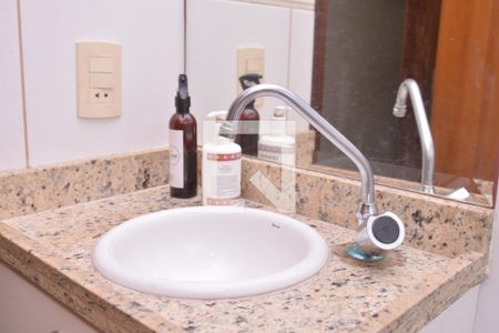 Casa à venda com 167m², 3 quartos e 4 vagasBanheiro 2