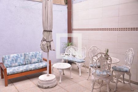 Casa à venda com 167m², 3 quartos e 4 vagasÁrea externa 