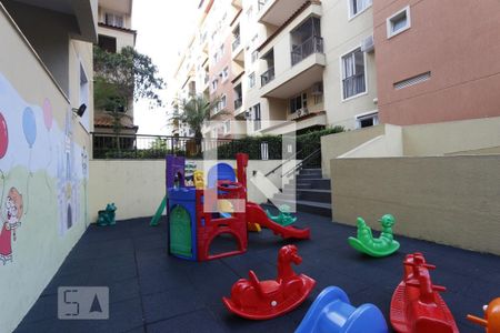 Apartamento à venda com 74m², 2 quartos e 1 vaga Apartamento à venda com 74m², 2 quartos e 1 vagaÁrea comum - Playground