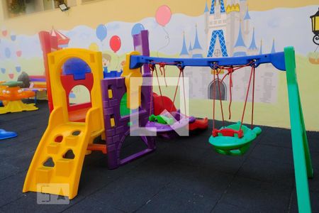 Apartamento à venda com 74m², 2 quartos e 1 vaga Apartamento à venda com 74m², 2 quartos e 1 vagaÁrea comum - Playground