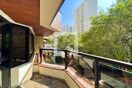 Sacada de apartamento à venda com 4 quartos, 250m² em Itaim Bibi, São Paulo