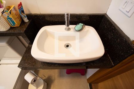 Casa à venda com 105m², 3 quartos e 2 vagas Casa à venda com 105m², 3 quartos e 2 vagasBanheiro Corredor