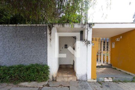 Casa para alugar com 400m², 3 quartos e 4 vagas Casa para alugar com 400m², 3 quartos e 4 vagasFachada