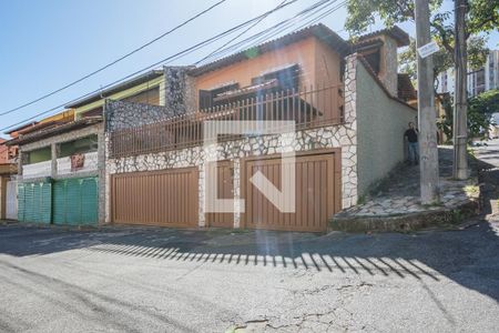 Casa para alugar com 279m², 3 quartos e 4 vagasFachada