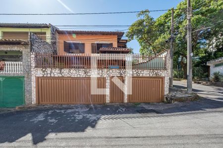 Casa para alugar com 279m², 3 quartos e 4 vagasFachada