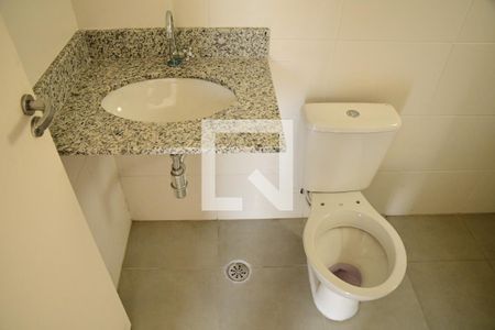 Casa de condomínio para alugar com 106m², 3 quartos e 2 vagasBanheiro da suíte