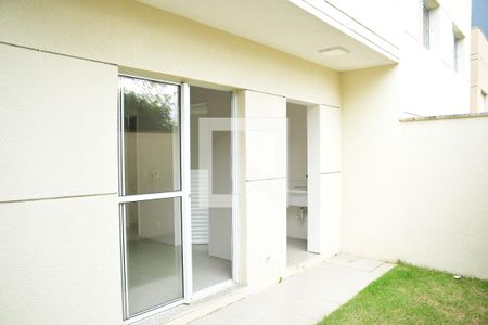 Casa de condomínio para alugar com 106m², 3 quartos e 2 vagasQuintal