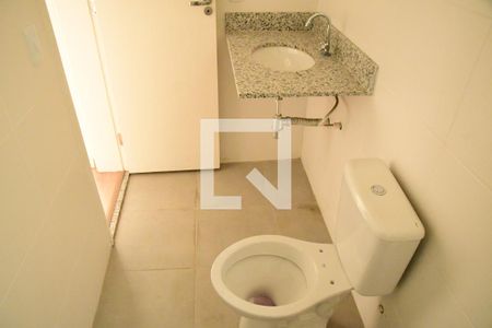 Casa de condomínio para alugar com 106m², 3 quartos e 2 vagasBanheiro social