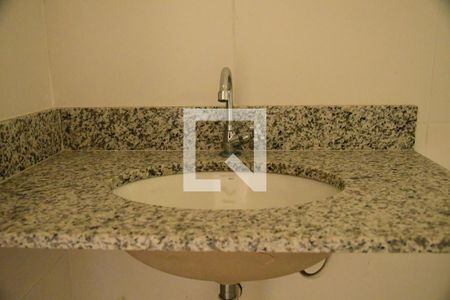 Casa de condomínio para alugar com 106m², 3 quartos e 2 vagasBanheiro social