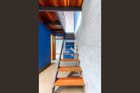 Escada Mezanino de casa para alugar com 4 quartos, 200m² em Vila Albertina, São Paulo