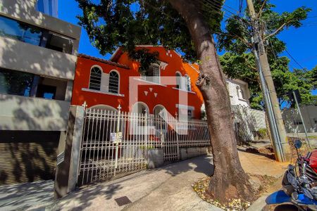 Casa à venda com 300m², 4 quartos e 2 vagasFachada